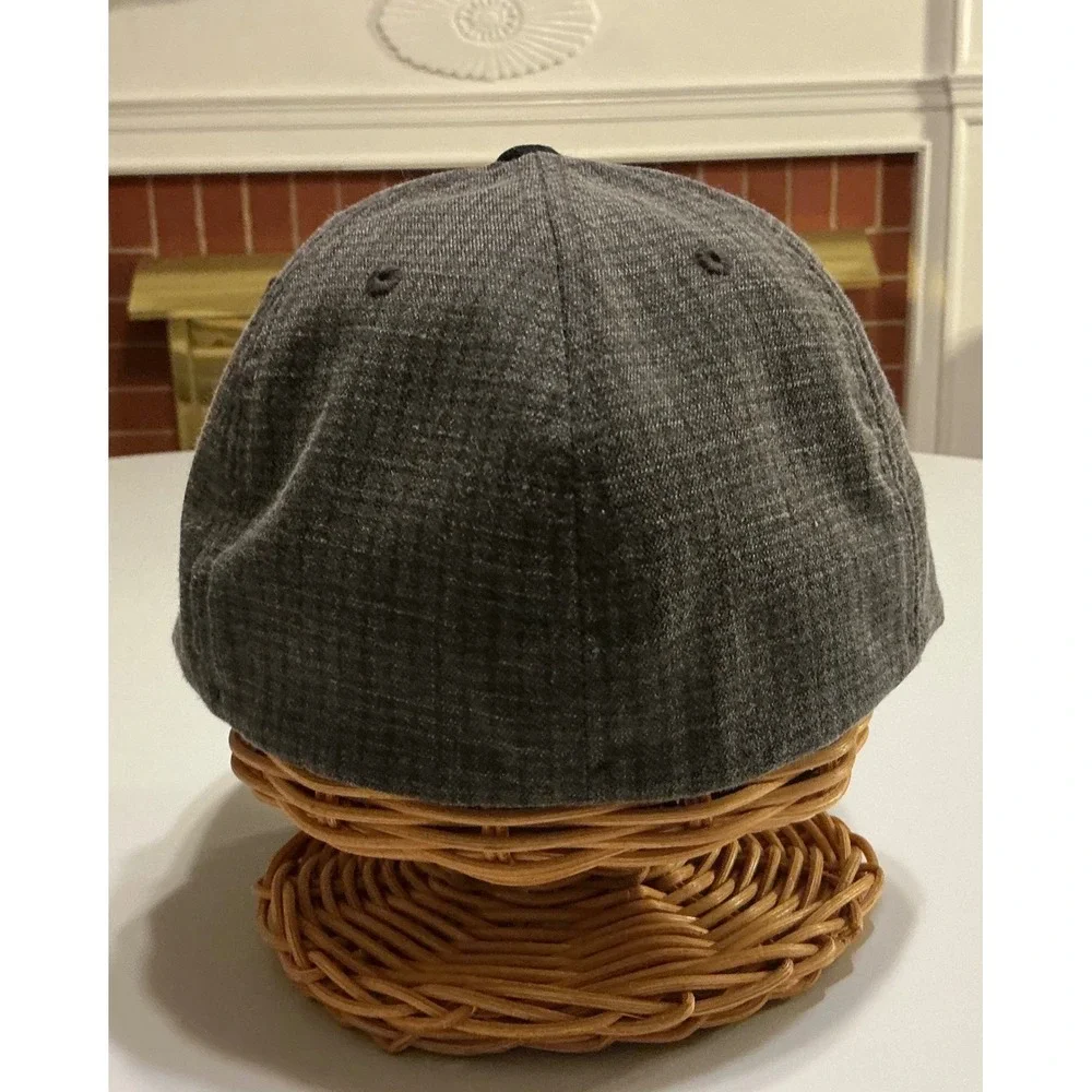 VTG‎ Y2K Volcom Flexfit Hat Mens Grey Black Flat Brim Floral Interior Sz S M